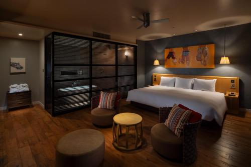 room detail thumbnail 1