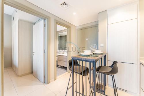 Facing the Dubai Water Canal 1BR, Minutes from Metro with Easy Downtown Access, Zada Tower, Business Bay by Deluxe Holiday Homes, Dubaï (photo 7)