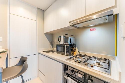 Facing the Dubai Water Canal 1BR, Minutes from Metro with Easy Downtown Access, Zada Tower, Business Bay by Deluxe Holiday Homes, Dubaï (photo 10)