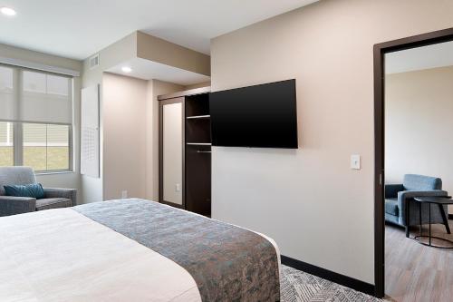 ClubHouse Hotel & Suites Rapid City - image 7
