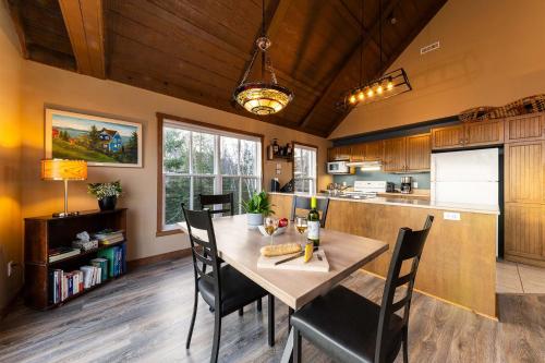 14 guests with SPA - Chalet LaPaix-Ski in Petite-Riviere-Saint-Francois (QC)