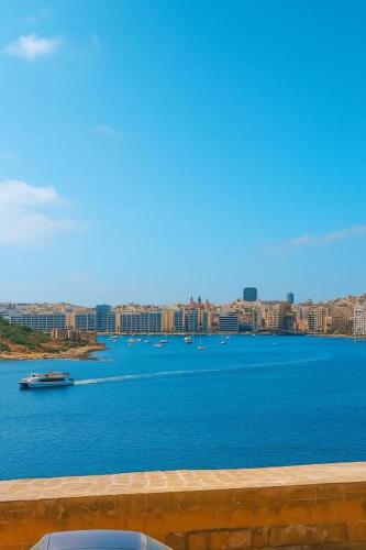 Grand Terrace 4 by Vallettastay, La Valette (photo 4)