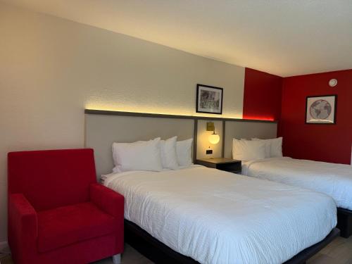 Deluxe Inn - Lumberton - image 12
