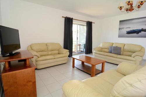 Three-Bedroom Apartment - 36 image 9