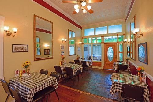 All Aboard Cafe and Inn