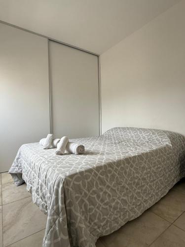 One-Bedroom Apartment image 10