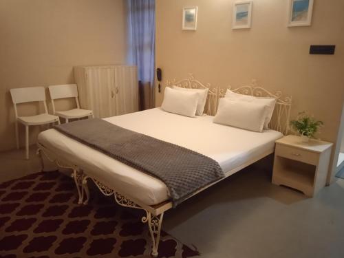 Deluxe Double Room image 8