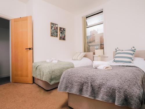 Beautiful Liverpool Home Away From Home - 3 Bedrooms - 6 Beds - Sleeps 7 - Free Parking, Liverpool (photo 6)