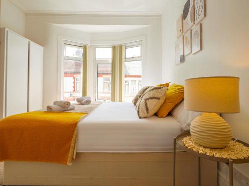 Beautiful Liverpool Home Away From Home - 3 Bedrooms - 6 Beds - Sleeps 7 - Free Parking, Liverpool (photo 10)