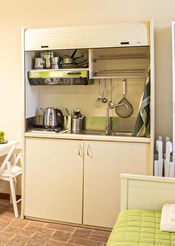 virtuve, Borgo Sorbatti Country House in Loro Piceno