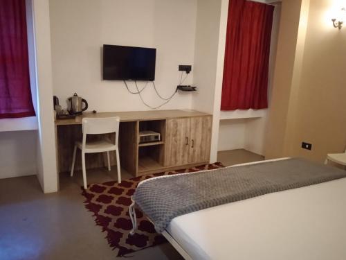 Deluxe Double Room image 6