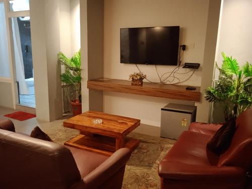 Deluxe Family Suite image 9