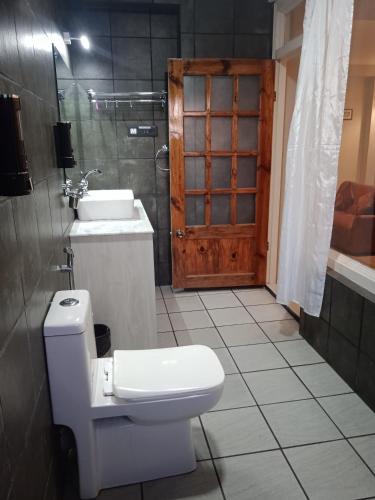 Deluxe Family Suite image 6
