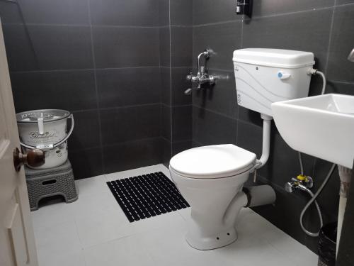 Double Room with Private Bathroom image 6