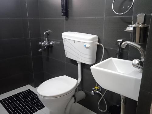 Double Room with Private Bathroom image 5