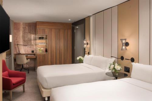 Family Quadruple Room image 4