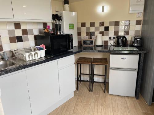 Cosy Cabin for Two with Lovely Countryside Views, Near Kingsbridge in Churchstow
