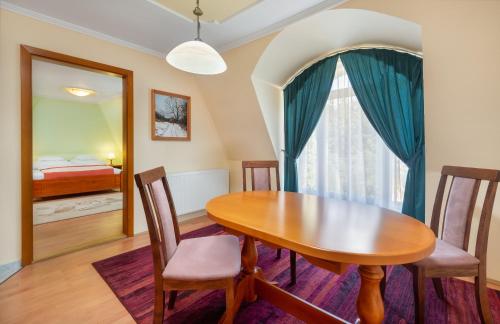 Gosztola Gyongye-az erdo szallodaja in Gosztola