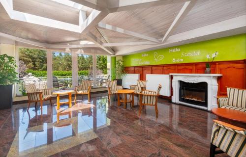 Előcsarnok, Gosztola Gyongye-az erdo szallodaja in Gosztola