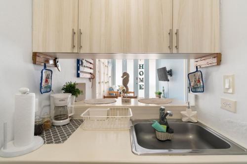 Cozy Studio 2 minutes to the Beach Free Parking in Luquillo