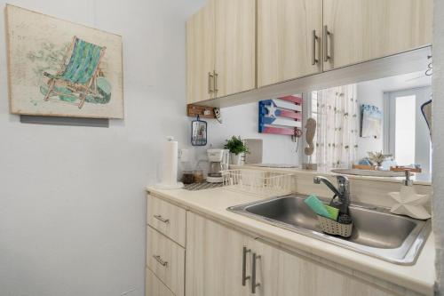 Cozy Studio 2 minutes to the Beach Free Parking in Luquillo