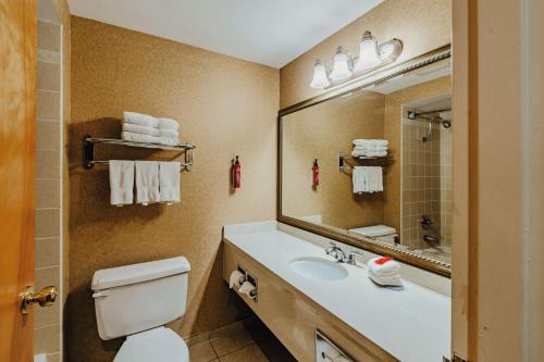 SureStay Plus by Best Western Coquitlam Room Type - Two-Bedroom Family Queen Suite with Two Queen Beds, Balcony and Kitchenette - Non-Smoking SureStay Plus by Best Western Coquitlam Room Type - Two-Bedroom Family Queen Suite with Two Queen Beds, Balcony and Kitchenette - Non-Smoking