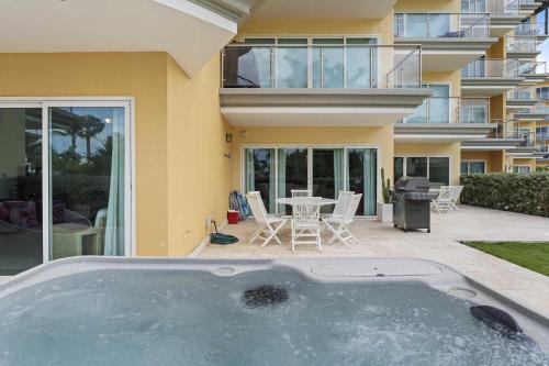 Beachfront - Beach Garden 2BR condo - E124