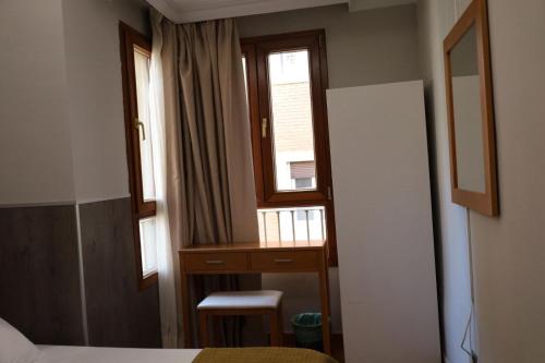 Hostal Victoria - image 13