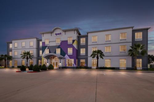 Days Inn by Wyndham Victoria in Victoria, USA