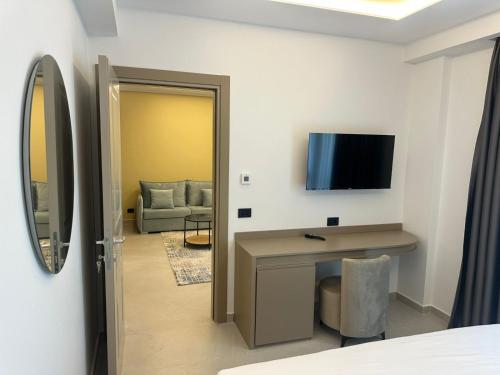 Deluxe Suite image 5
