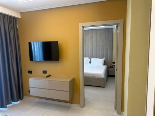Deluxe Suite image 6