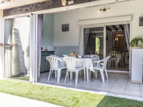 Holiday Home Hacienda Beach II-7 by Interhome near Aux bons petits plats