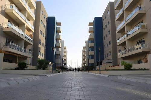Al Reef Cozy 1BR with Pool and Serene Vibes in Abu Dhabi International Airport