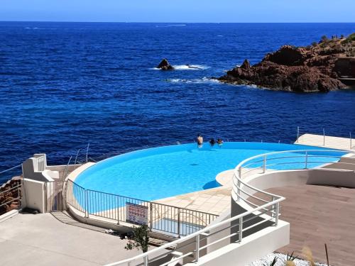 Piscine, Saint Raphaël lieu paradisiaque (Saint Raphael lieu paradisiaque) in Le Trayas Superieur