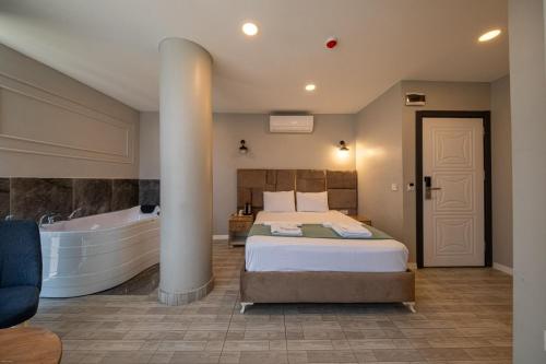Deluxe Double Room with Bath room in Casa Nova Hotel