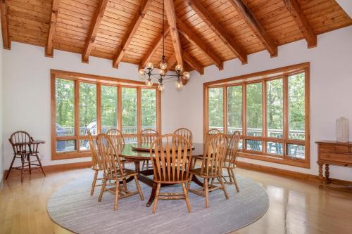 Dupont Mountain Lodge in Cedar Mountain, USA