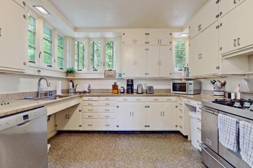 Waquoit Bay Bungalow in East Falmouth, USA