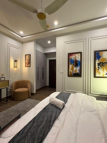 Restova lll 1BHK in seven star building self checkin - image 6