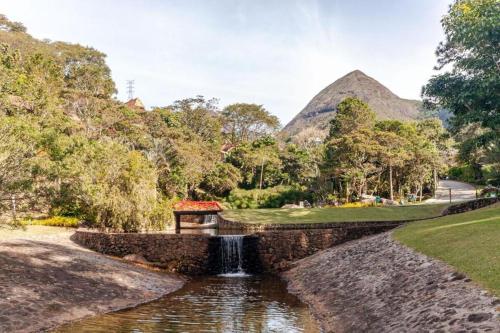 Suíte em Condomínio de Luxo em Casa de Família (Suite em Condominio de Luxo em Casa de Familia) in Moura Brazil