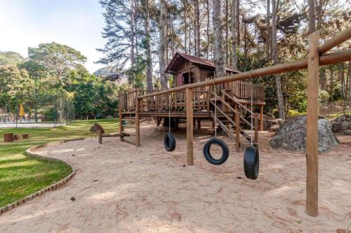 Suíte em Condomínio de Luxo em Casa de Família (Suite em Condominio de Luxo em Casa de Familia) in Moura Brazil