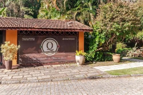 Suíte em Condomínio de Luxo em Casa de Família (Suite em Condominio de Luxo em Casa de Familia) in Moura Brazil