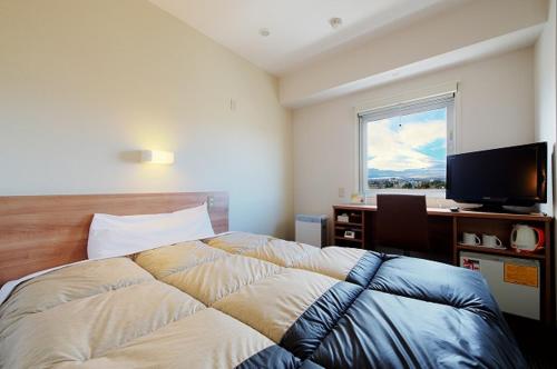 Super Hotel Gotemba Nigo-Kan Set in a prime location of Gotenba, Super Hotel Gotemba Nigo-Kan puts everything the city has to offer just outside your doorstep. Featuring a satisfying list of amenities, guests will find their stay