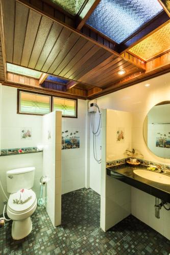 room detail thumbnail 2