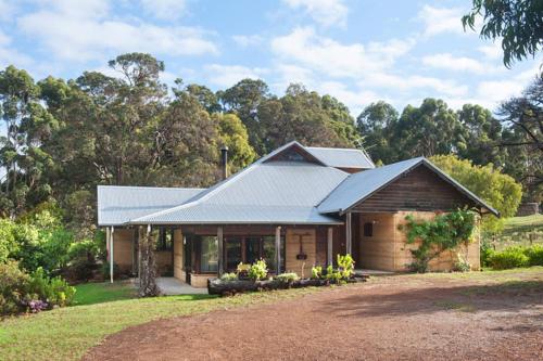 Trastevere Farmhouse - Working Cattle Farm - Family Escape – khách sạn tại Cowaramup