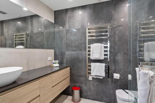QV Stays Stylish Waterfront Retreat - image 4