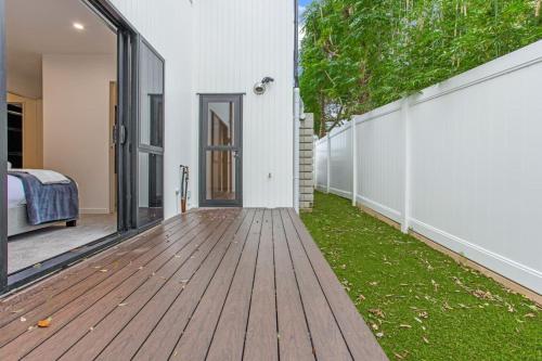Upscale Abode with Lift, Sea and Skyline Views, Auckland (zdjęcie 2)