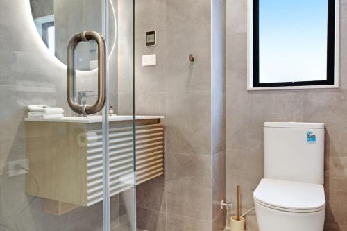 Upscale Abode with Lift, Sea and Skyline Views, Auckland (zdjęcie 5)