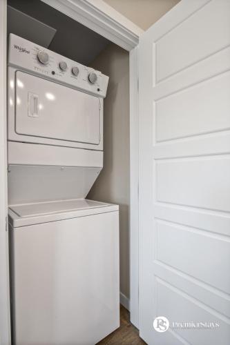 Executive Suite in Inglewood with 2 Bedroom Parking AC and King Bedroom, Calgary (foto 7)