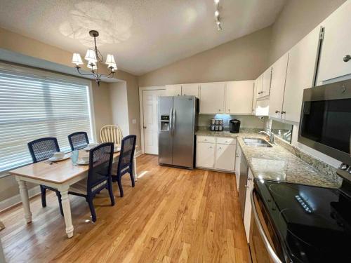 Lowcountry Oasis - 3 bed 2 bath - 5 min to beach in 芒特普萊森特