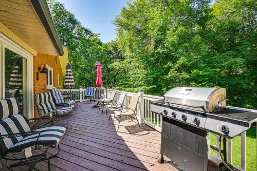 . Golf Course Views & Games Galore - Vine Grove Gem!